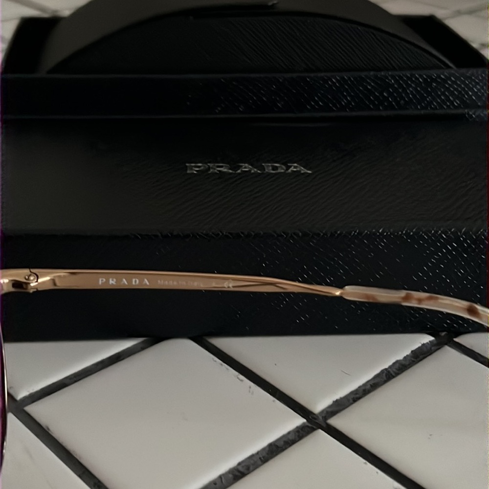 Prada sunglasses - Picture 3 of 5